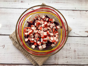 Салат из краснокочанной капусты с крабовыми палочками - фото шаг 3