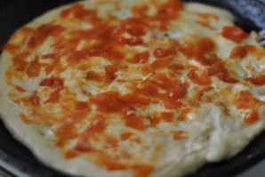 Пицца на сковороде с ветчиной - фото шаг 2