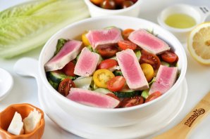 Салат с отварным тунцом - фото шаг 5