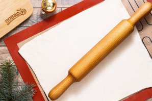 Праздничные елочки из теста - фото шаг 2