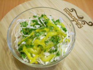 Сыроедческий салат из капусты - фото шаг 3