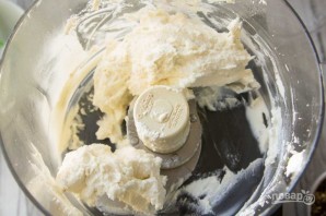 Чупа-чупсы из козьего сыра - фото шаг 1
