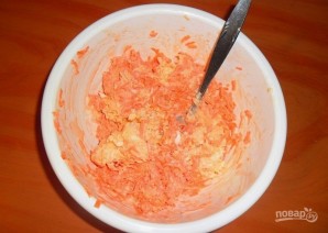 Салат сырный с чесноком и морковью - фото шаг 5