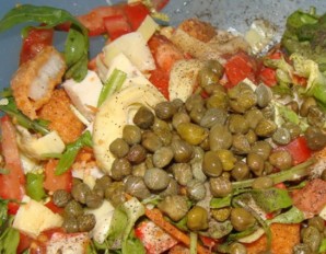 Простой салат с каперсами - фото шаг 7