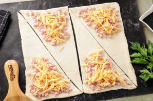 Круассаны с ветчиной - фото шаг 7