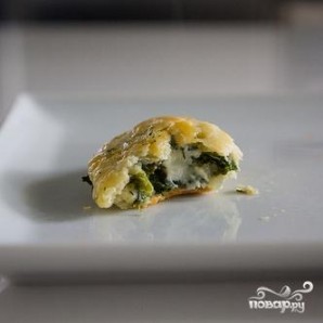 Пирожки со шпинатом и сыром Фета - фото шаг 7
