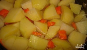 Картофель с копчеными ребрышками - фото шаг 6