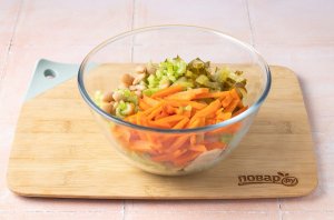 Салат из фасоли, моркови и сельдерея - фото шаг 5