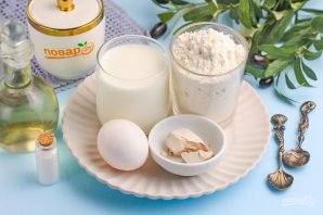 Блины дрожжевые на молоке - фото шаг 1