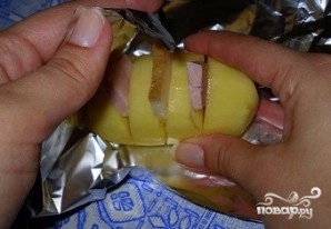 Картофель с беконом в фольге - фото шаг 6