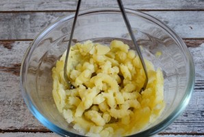 Сосиски в картофельном пюре - фото шаг 1