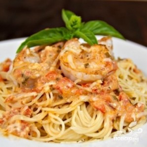 Спагетти с креветками в сливочно-томатном соусе - фото шаг 9