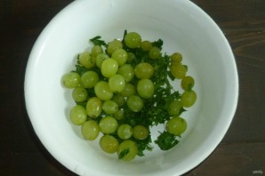 Салат с виноградом и адыгейским сыром - фото шаг 2