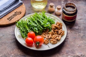 Салат с рукколой и грецкими орехами - фото шаг 1