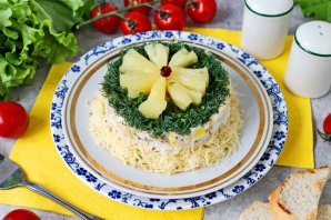 Салат с ананасами