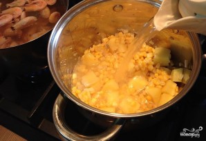 Кукурузный крем-суп с креветками - фото шаг 3