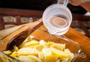 Картофель, запеченный с лимоном и чесноком - фото шаг 3