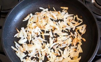 Курица, фаршированная грибами и рисом - фото шаг 7