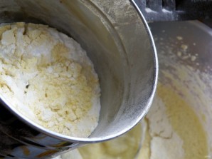 Венские вафли с брусникой на кукурузной муке - фото шаг 2
