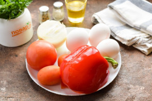 Яичница с помидорами и сладким перцем - фото шаг 1