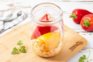 Перец, квашеный с капустой - фото шаг 9