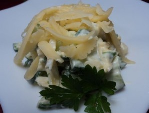 Салат из огурцов и сыра - фото шаг 6