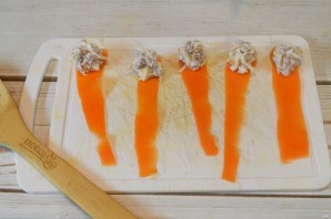 Рулетики с морковью - фото шаг 4