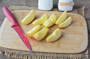 Скумбрия с яблоками запеченная в духовке - фото шаг 4