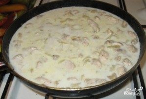 Куриная грудка в чесночном соусе на сковороде - фото шаг 5