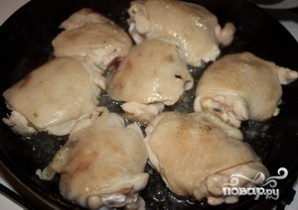 Тушеная курица на сковороде - фото шаг 1