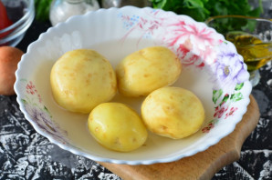Молодой картофель с помидорами - фото шаг 2