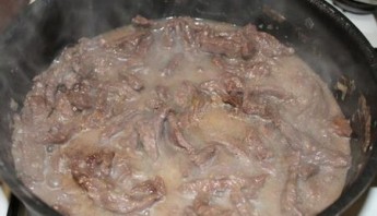 Тушеная телятина со сливками - фото шаг 6