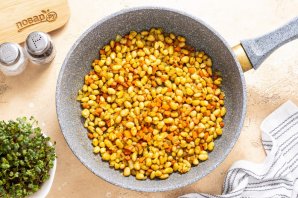 Фасоль с луком - фото шаг 9