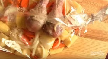 Картофель с курицей в рукаве в духовке - фото шаг 5