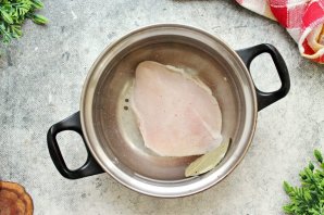 Салат с курицей, омлетом и корейской морковью - фото шаг 2