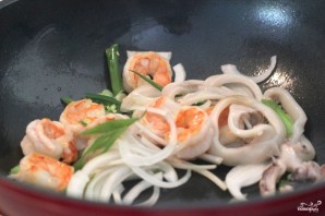 Жареный рис с морепродуктами по-тайски - фото шаг 3