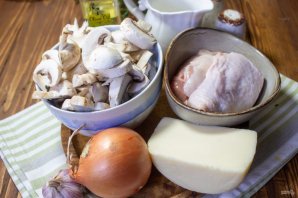 Жульен с курицей и грибами в формочках для кекса - фото шаг 1