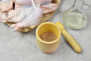 Курица в духовке на банке - фото шаг 3