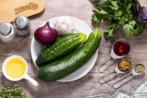 Салат из огурцов и зелени - фото шаг 1