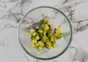 Салат с авокадо и манго - фото шаг 2