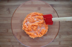 Морковный пирог с яблоками - фото шаг 4