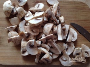Салат с грибами и куриной грудкой - фото шаг 1
