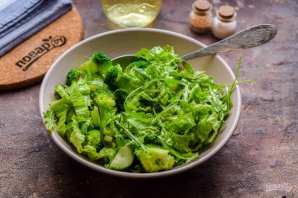 Салат "Зелененький" с брокколи - фото шаг 7