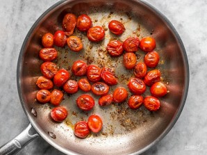 Гренки с томатами и белой фасолью - фото шаг 2
