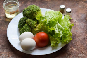 Салат из брокколи с яйцом и помидорами - фото шаг 1