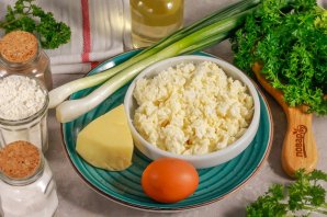 Сырники с сыром "Сулугуни" и зеленью - фото шаг 1