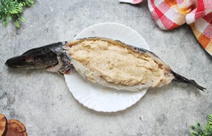 Фаршированная щука в духовке