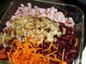 Салат из корейской моркови с сухариками - фото шаг 2