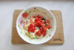 Салат с крабовым мясом и помидорами - фото шаг 8