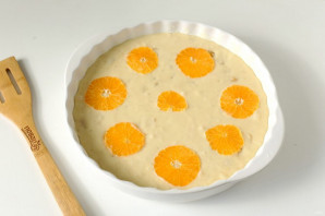Пирог с мандаринами на кефире - фото шаг 8